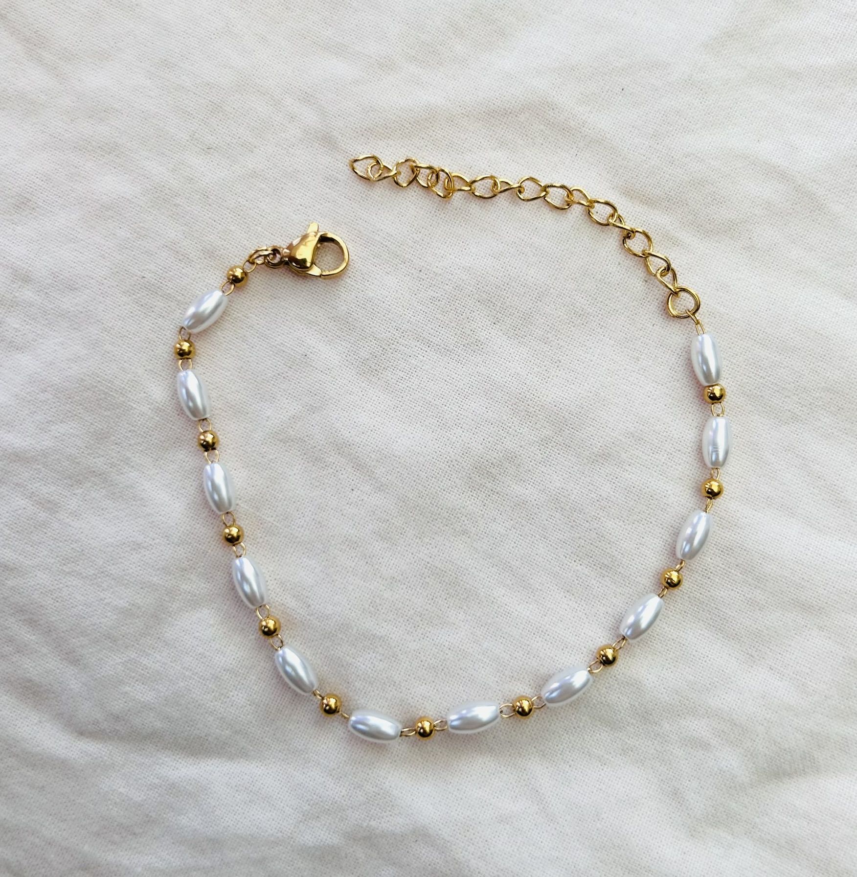 Armband goudkleurig zoetwaterparel